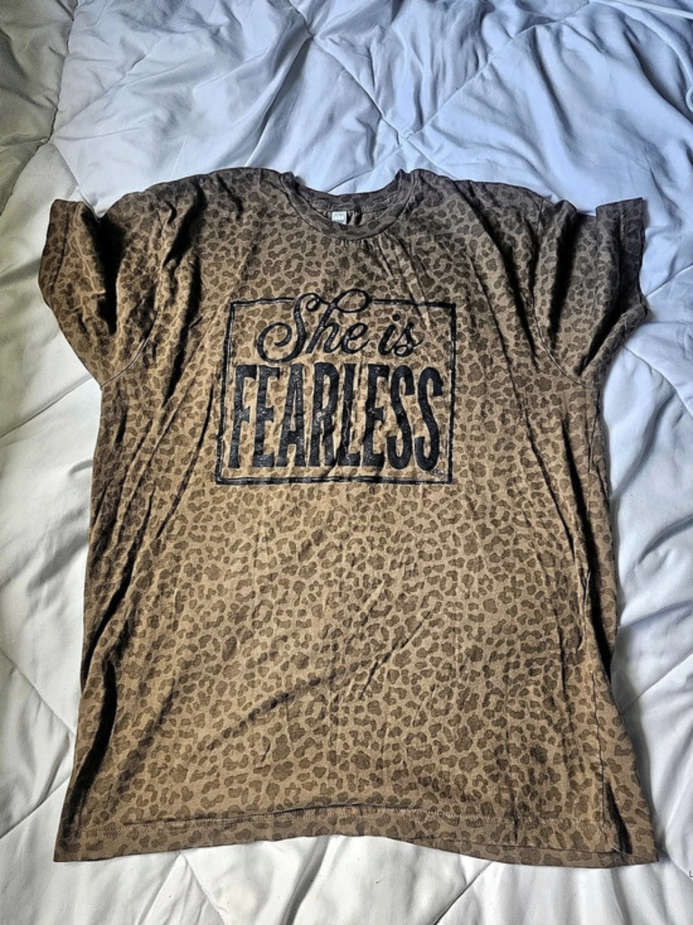 L.A.T Apparel Leopard Graphic Tee Size Large